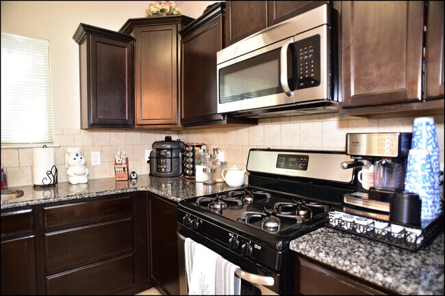 Building Photo - 6246 Viale Del Sol Ave