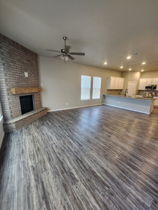 Building Photo - In Lone Star Trails! 3 bed 2 bath, 2 car garage