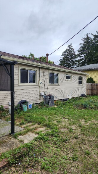 Building Photo - 6747 Rocky Den Rd