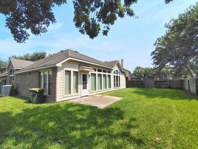 Building Photo - 13604 Evening Wind Dr