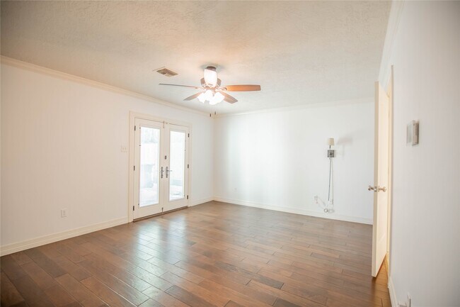 Building Photo - 1627 Fall Valley Dr