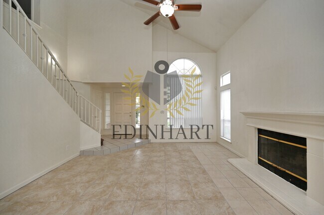 Building Photo - 2233 E Christopher Dr