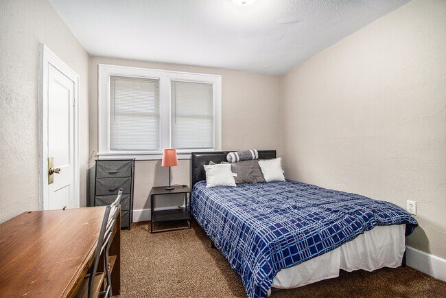 Building Photo - 805 Miner St