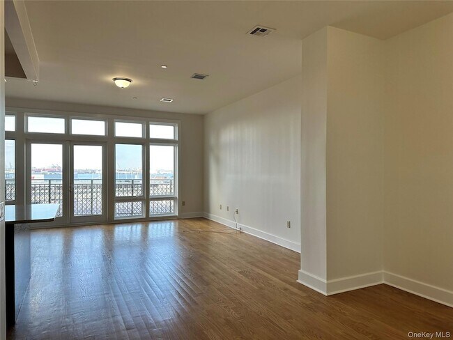 Building Photo - 90 Bay Street Landing
