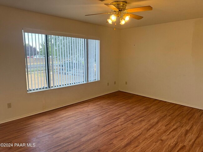 Building Photo - 3284 N Greg Dr