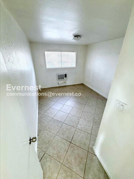 Building Photo - 5396 S Swenson St