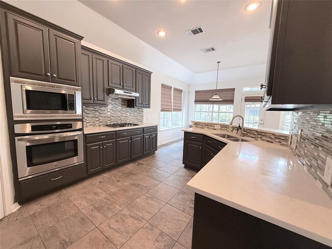 Building Photo - 14936 Thatcher Dr