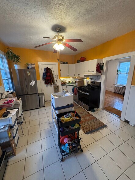 Building Photo - 66 Callender St