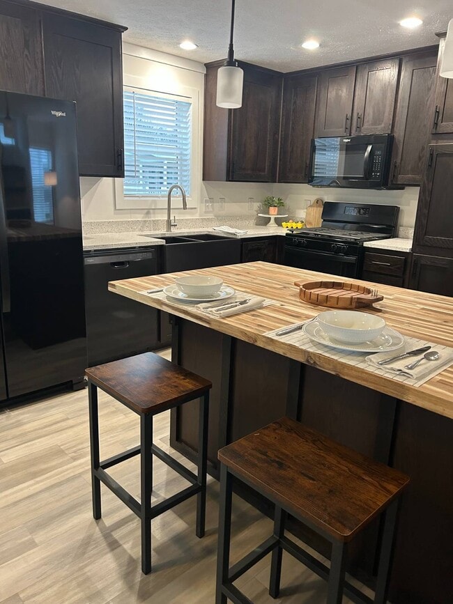 Building Photo - 5222 Greenwich Rd