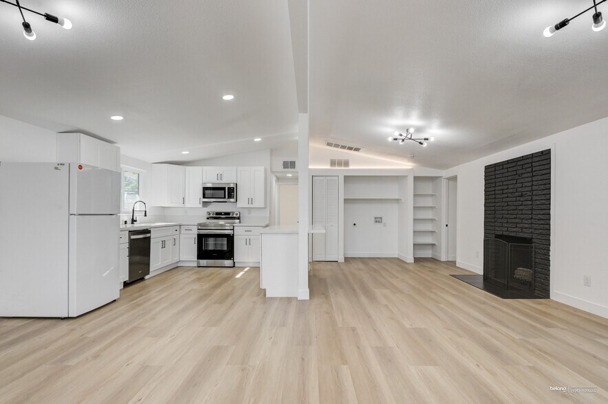 Building Photo - 5326 Evergreen Ave