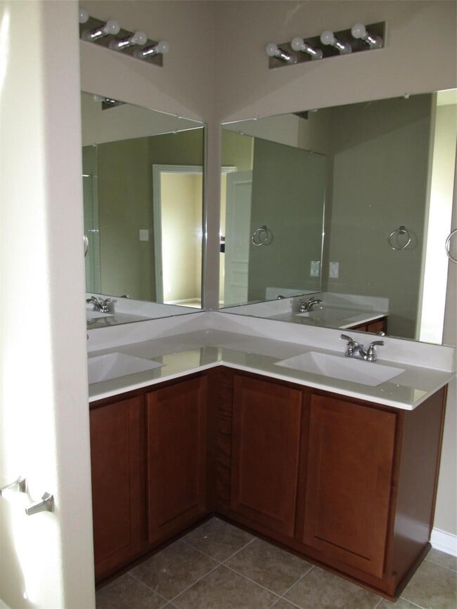 Building Photo - 2310 Thunderbolt Peak Dr