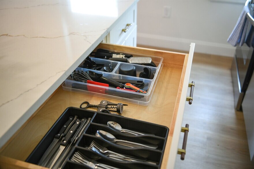 Building Photo - 1816 Rhine St