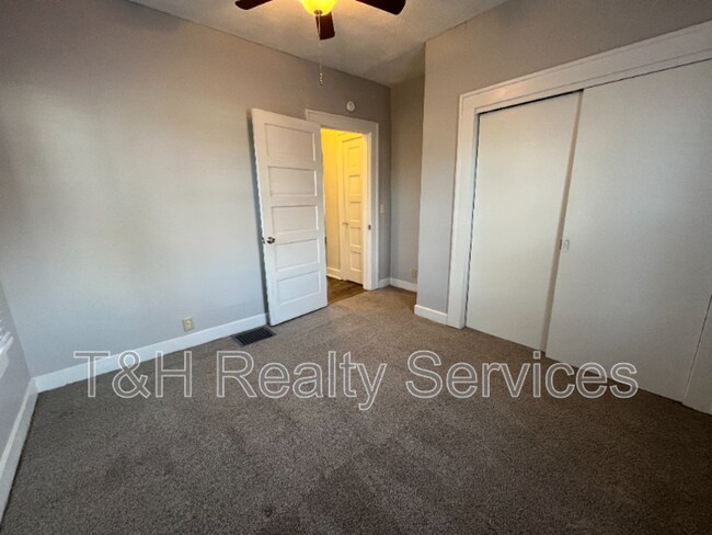 Building Photo - 5956 E Beechwood Ave