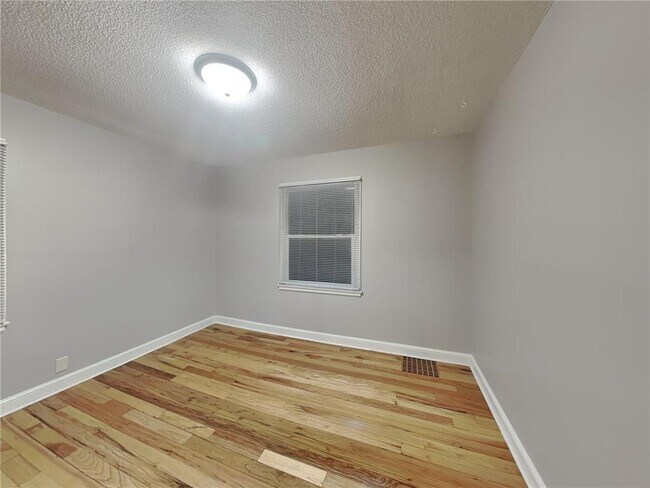 Building Photo - 2942 Zenith Ave N