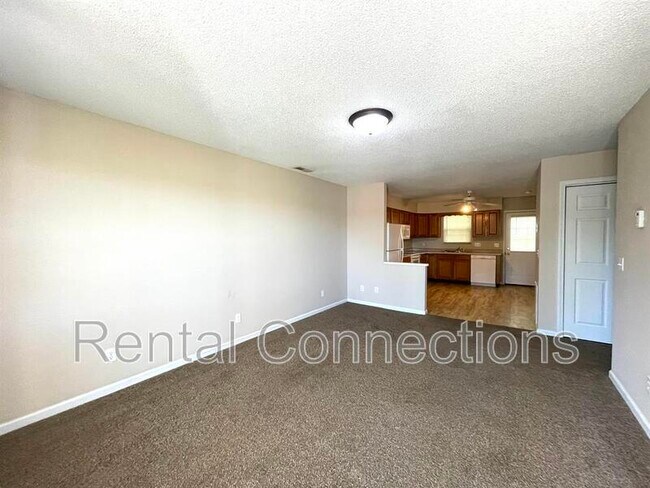 Building Photo - 605 1/2 Old Creal Springs Road Apt D