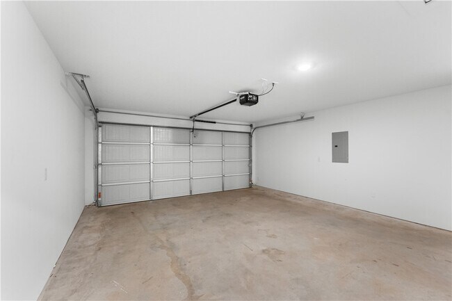 Building Photo - 106 NW Pinwheel St