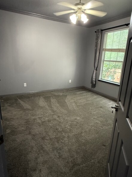 Building Photo - 4448 Jardin St