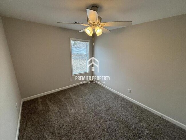 Building Photo - 224 Bradford Circle - Available Now!
