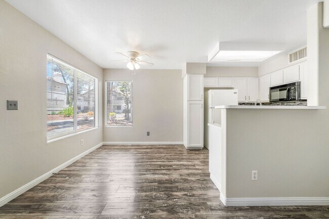 Building Photo - 3060 Tarpon