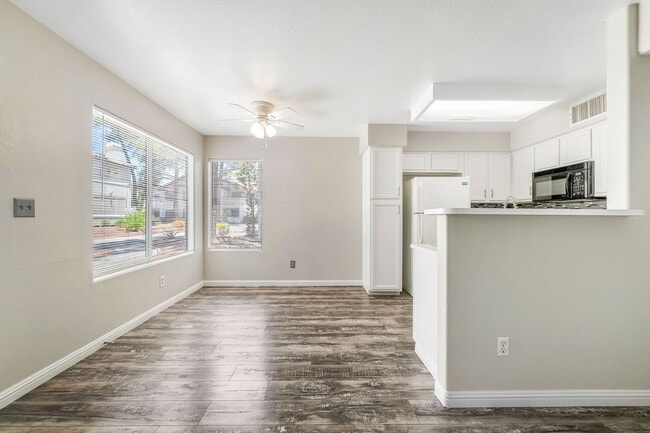 Building Photo - Charming First-Floor Condo in a Gated Community with Resort-Style Amenities!