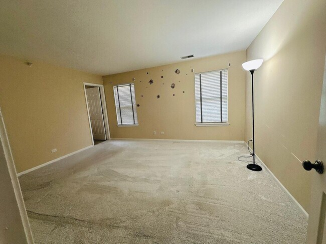 Building Photo - 1227 Orleans Dr