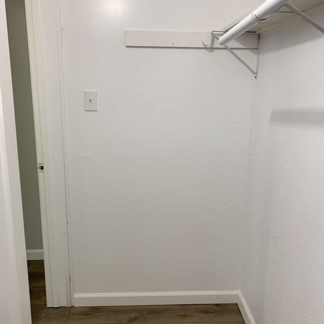 Building Photo - 505 E Heron St