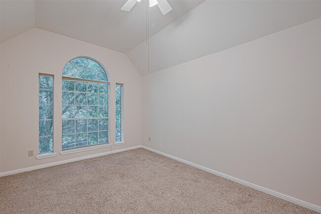 Building Photo - 1327 W Forest Dr