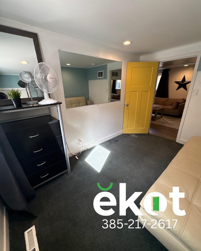 Building Photo - Birtok-500 South-1267