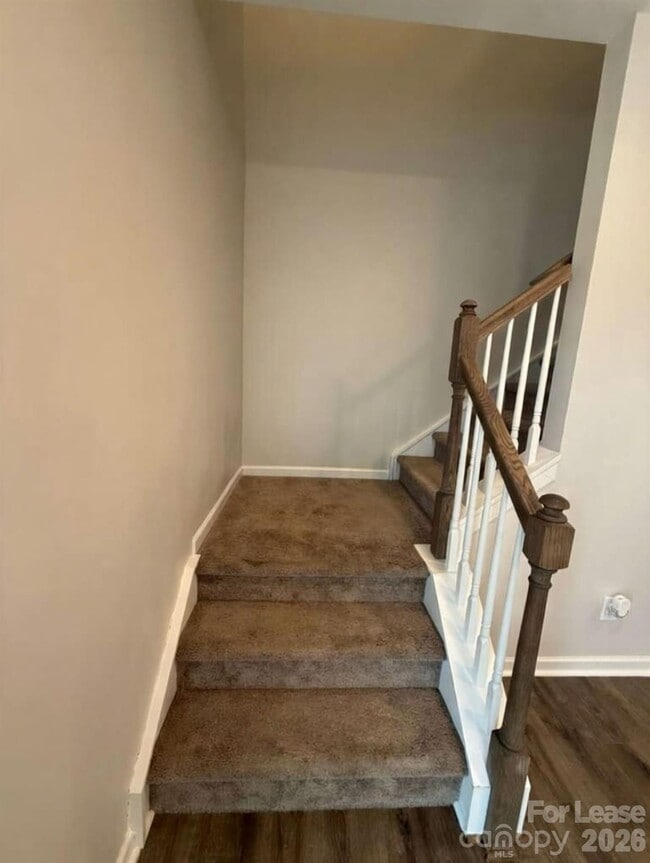 Building Photo - 5215 Maynard Hl Dr