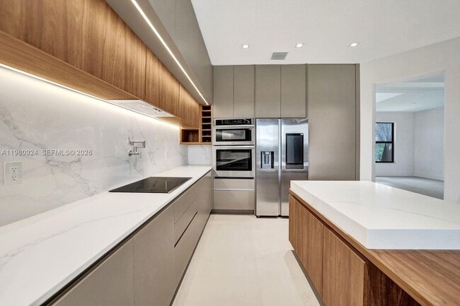 Building Photo - 4100 E Gardenia Ave