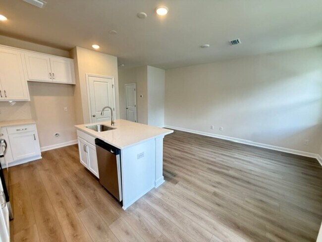 Building Photo - 463 Martins Creek Blvd