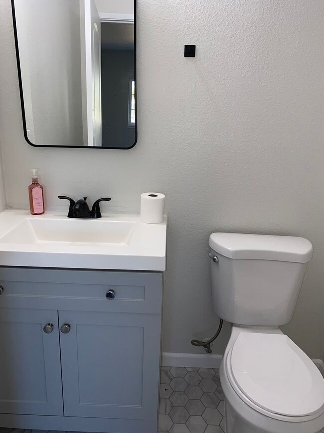 Building Photo - All Freshened Up and Waiting!