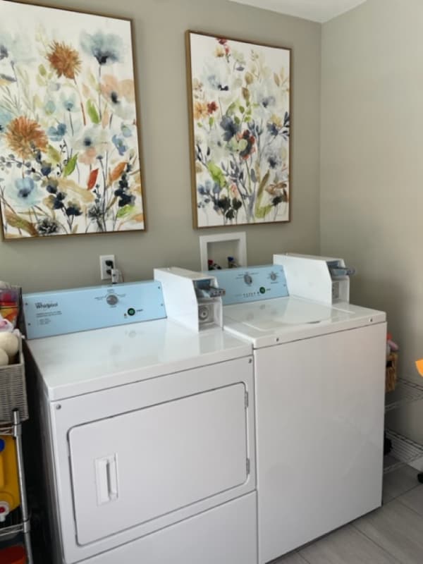 Building Photo - 933 21st St