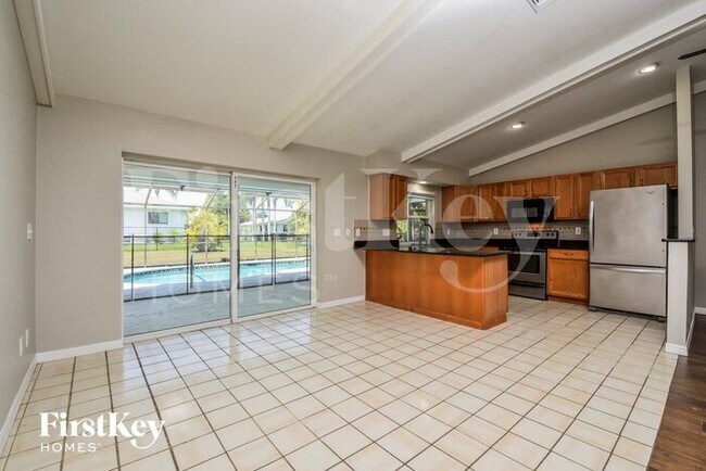 Building Photo - 406 SE 10th Ave