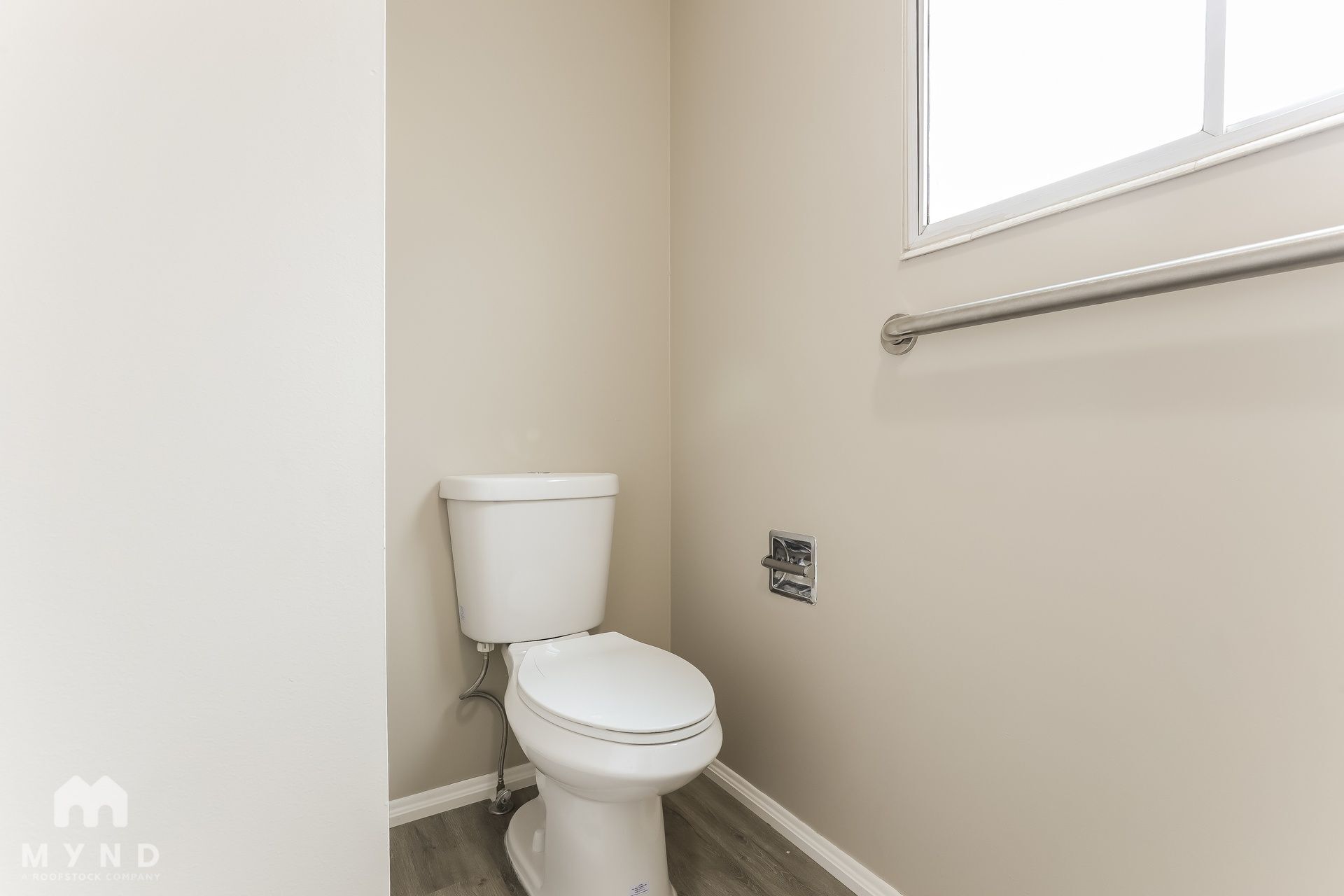 Building Photo - 2460 Woodthrush Dr