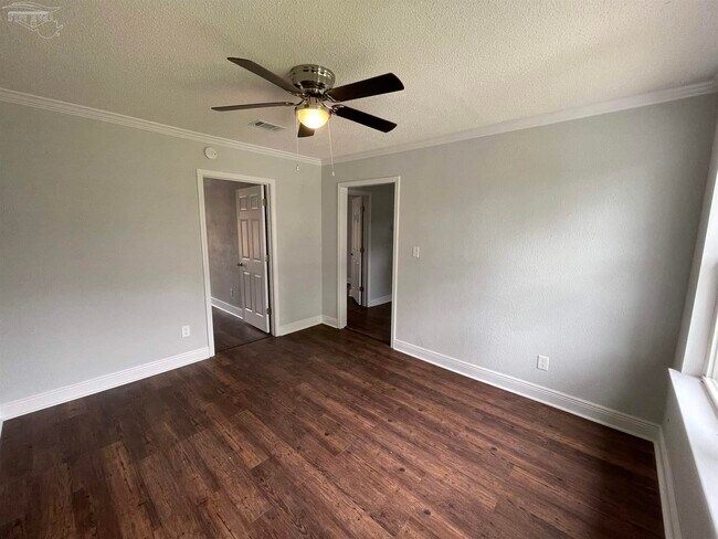 Building Photo - 805 Grandview St