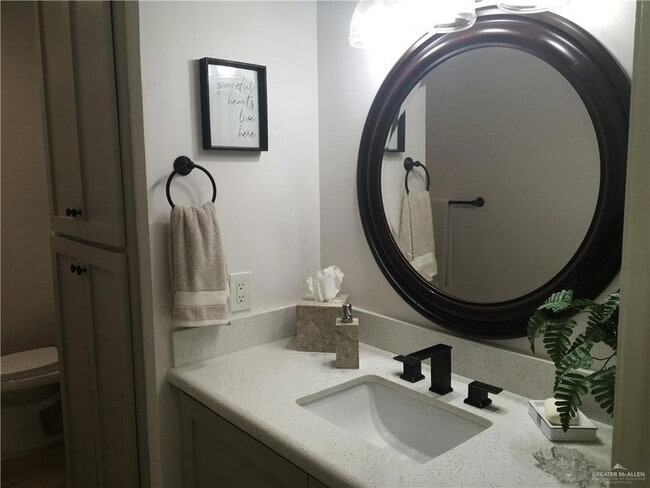 Building Photo - 700 Fern Ave W