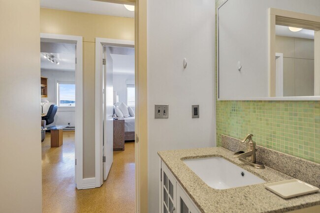 Building Photo - Downtown Anchorage Two Bedroom Two Bath wi...