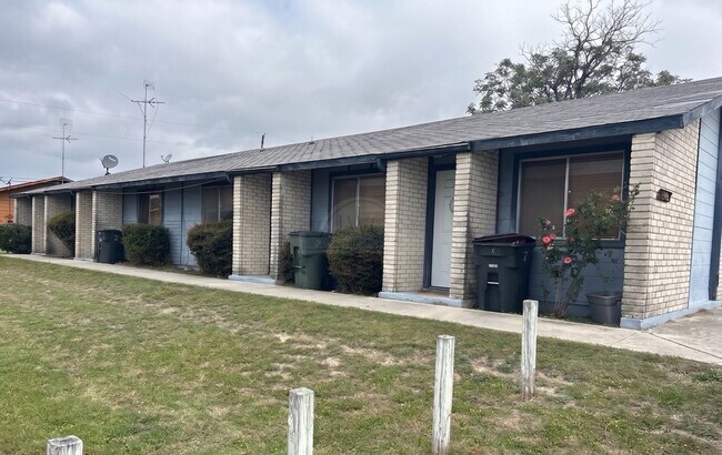 Building Photo - 1305 Willow Springs Rd