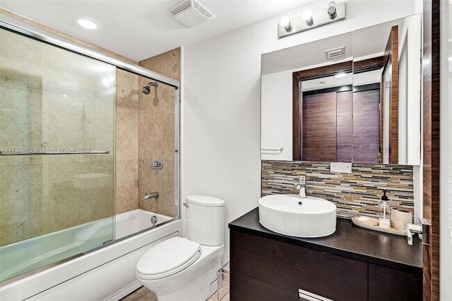 Building Photo - 5875 Collins Ave