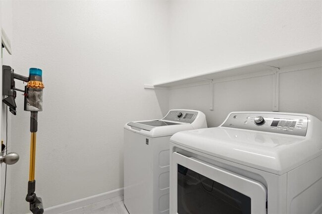 Building Photo - 158 Patrick Herndon Dr