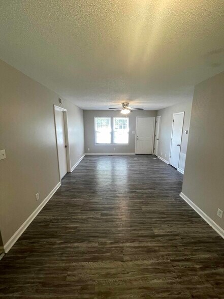 Building Photo - 641 Miles Ct