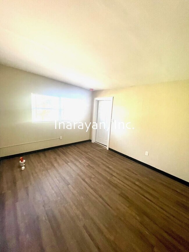 Building Photo - 2204 W Central Blvd