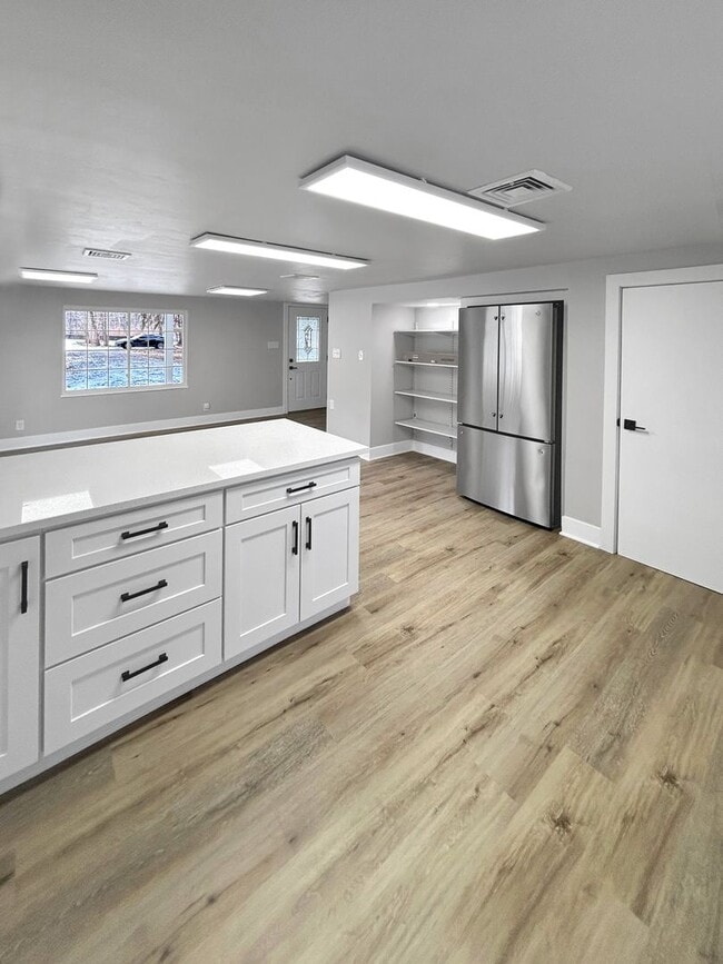 Building Photo - Welcome to this newly remodeled gem located in the heart of Collier, PA.