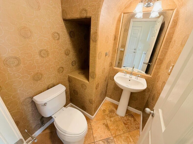 Building Photo - 4290 Lasalle Dr