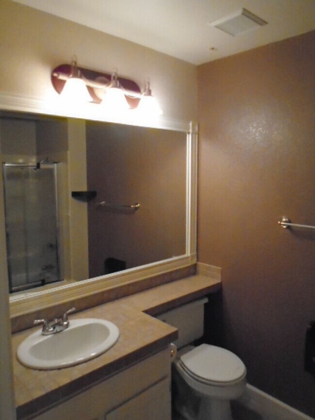 Building Photo - NICE TWO STORY, 3 BEDROOM, 3 FULL BATHROOM...