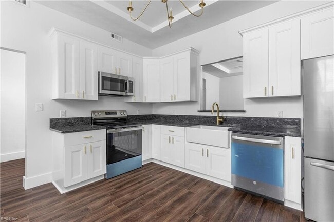 Building Photo - 410 W 29th St