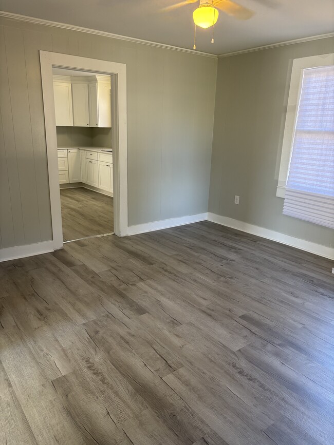 Building Photo - 801 N St Antoine St