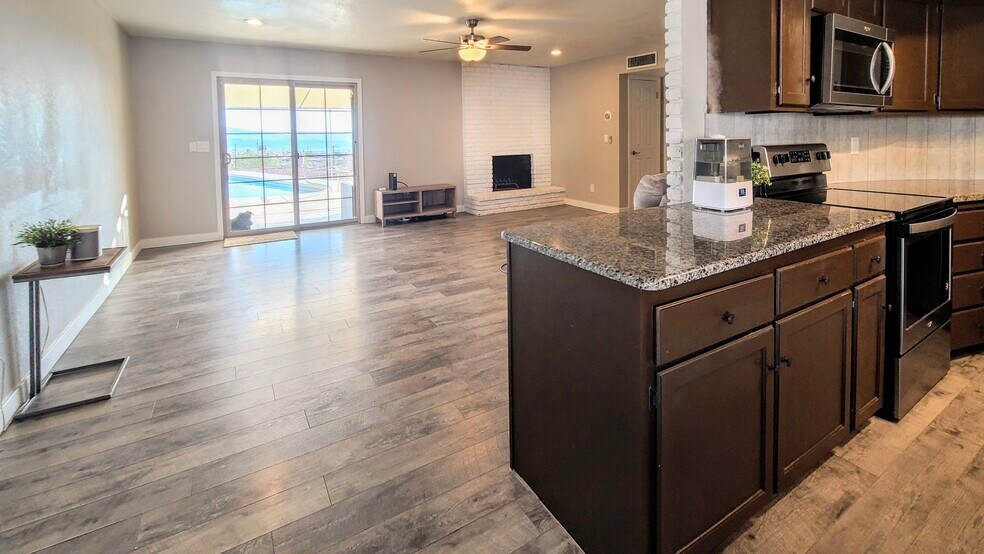 Building Photo - 3767 Kicking Horse Dr