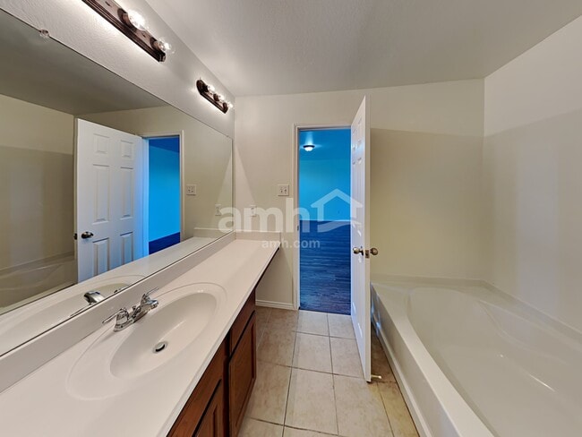 Building Photo - 42 Larkspur Dr